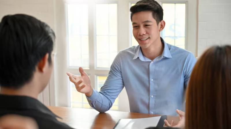 Mơ Thấy Người Trẻ Đang Làm Việc